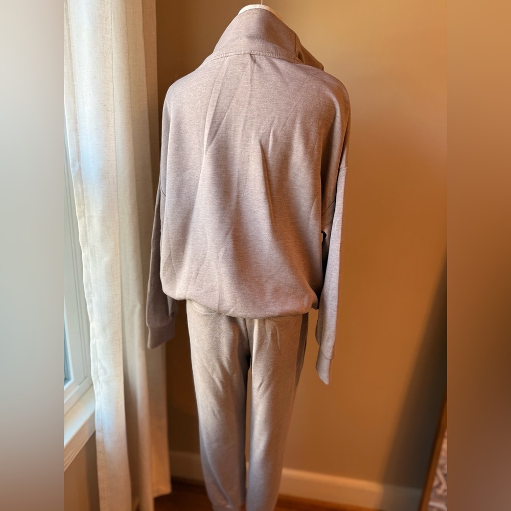 Varley Hawley Half-Zip and Slim Cuff Pants set - Picture 2 of 4